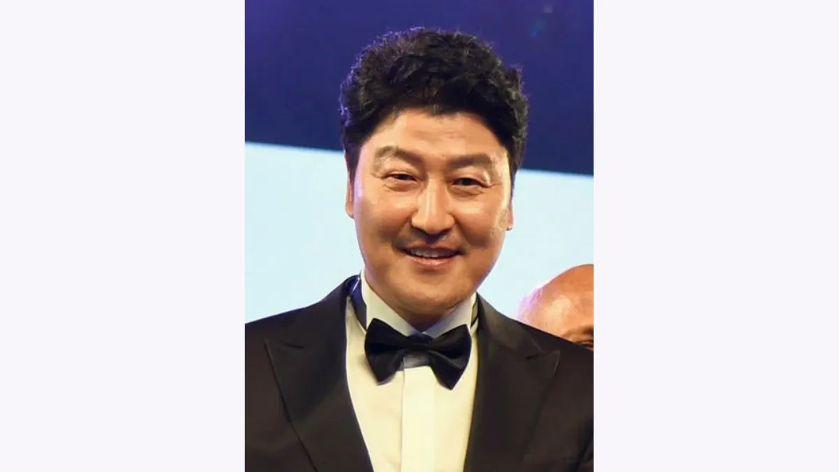 Song Kang-ho Face Reading: Wide Cheeks and Narrowing Smiling Eyes