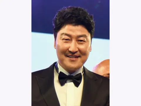 Song Kang-ho Face Reading: Wide Cheeks and Narrowing Smiling Eyes
