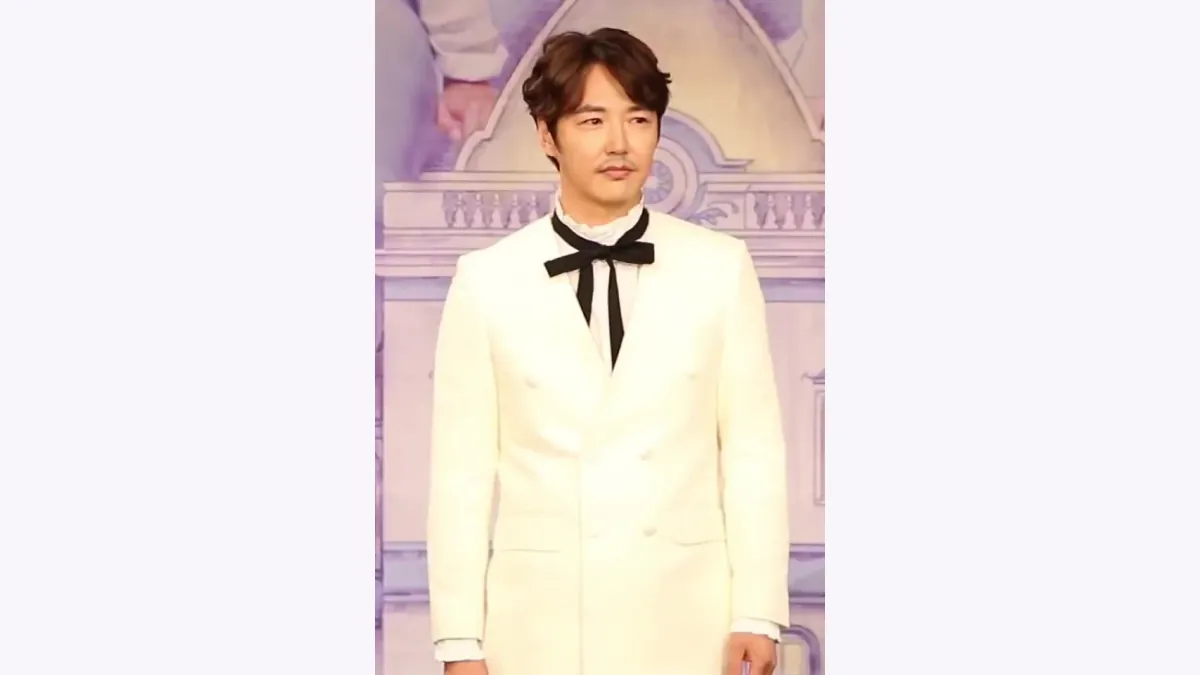 Yoon Sang-hyun Face Reading: Dark Brows and a Long Facial Outline