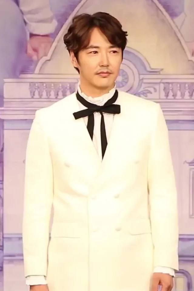 Yoon Sang-hyun at a public event