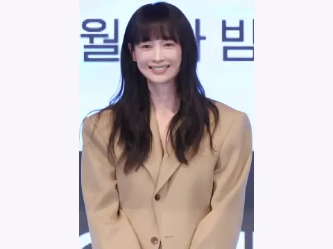 Lee Na-young Face Reading: A Long Oval Face and a Widening Smile