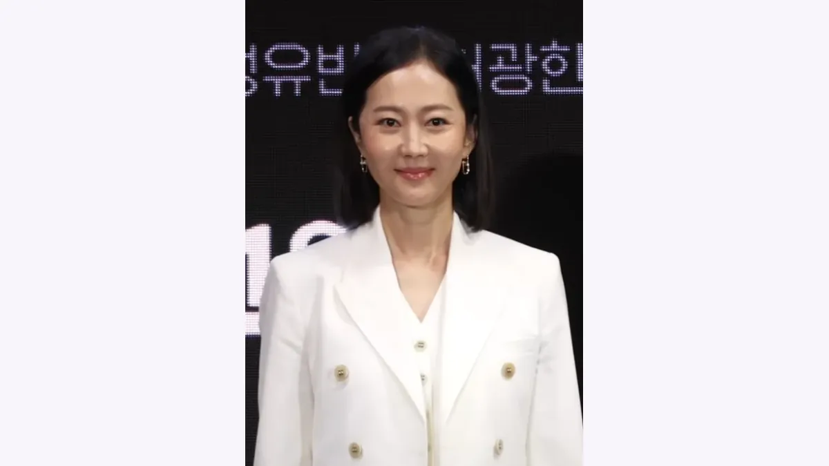 염정아 관상: 드러난 이마와 선명한 눈의 가로선