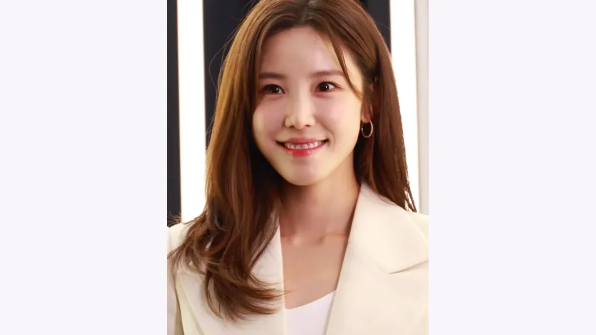 Jun Hyo-seong Face Reading: Rounded Cheeks and Open Eyes