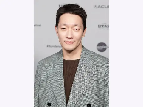 Son Suk-ku Face Reading: Low-Set Eyes and an Angular Jawline