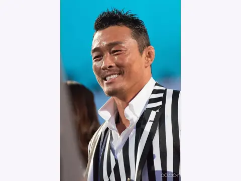 Choo Sung-hoon Face Reading: An Angular Jaw and Curved Smiling Eyes