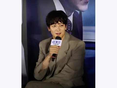 Gang Dong-won Face Reading: A Long Central Line and a Tapered Chin