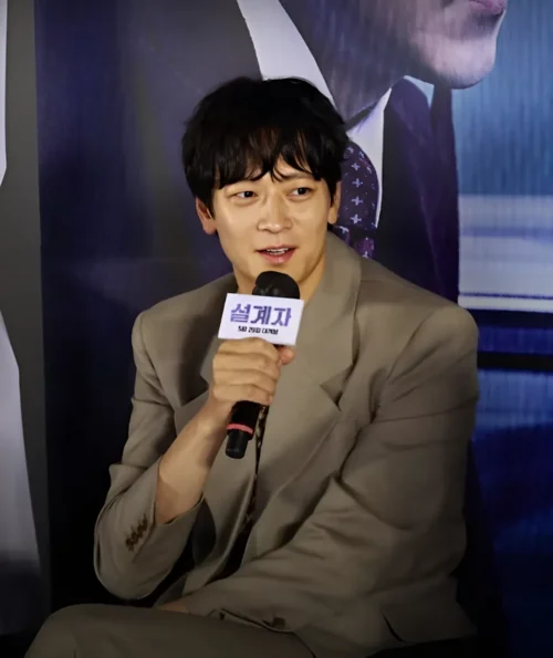 Gang Dong-won at a public event