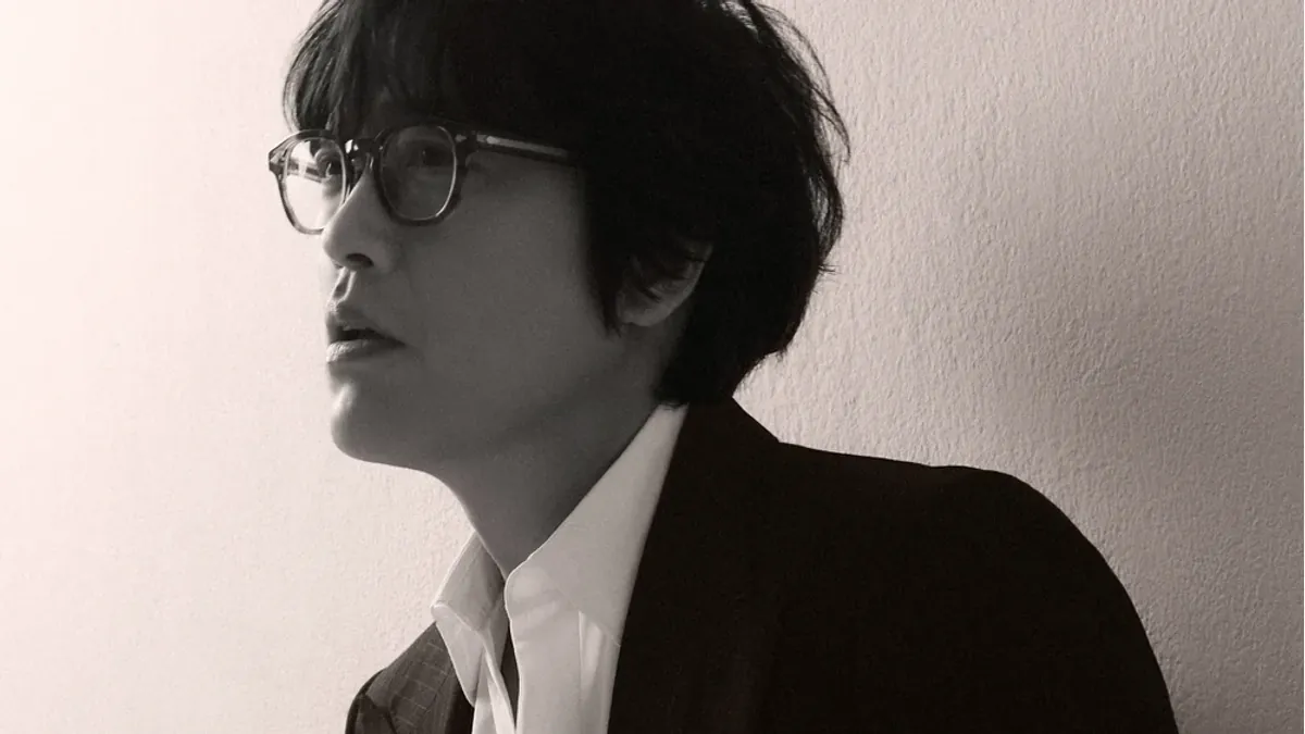 Kim Dong-ryul Face Reading: An Angled Face and Eyes Behind Glasses