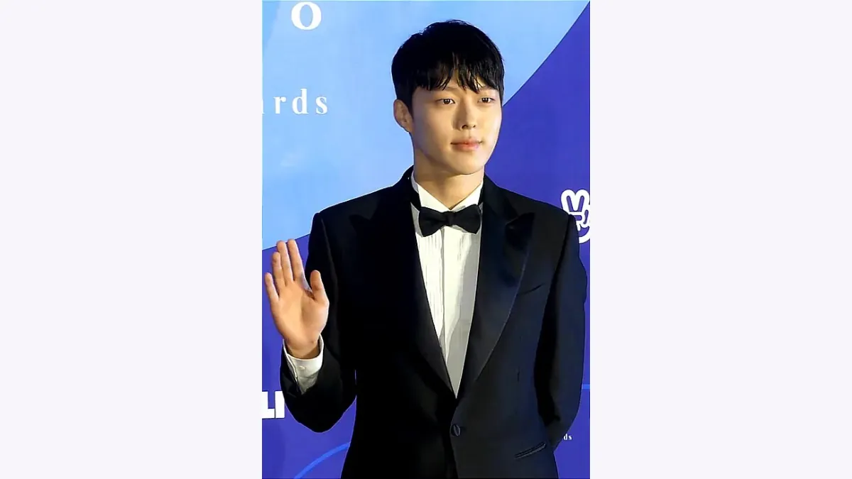 Jang Ki-yong Face Reading: A Long Nose Bridge and a Slender Lower Face
