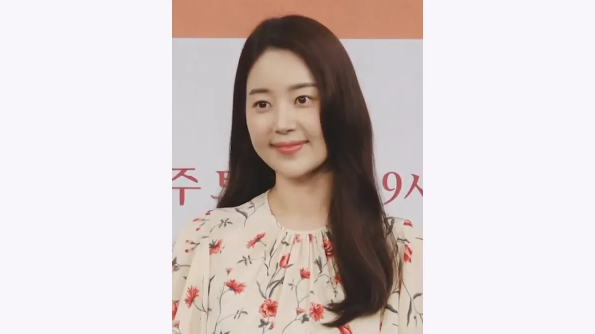 Han Ji-hye Face Reading: Rounded Cheeks and Gentle Brows