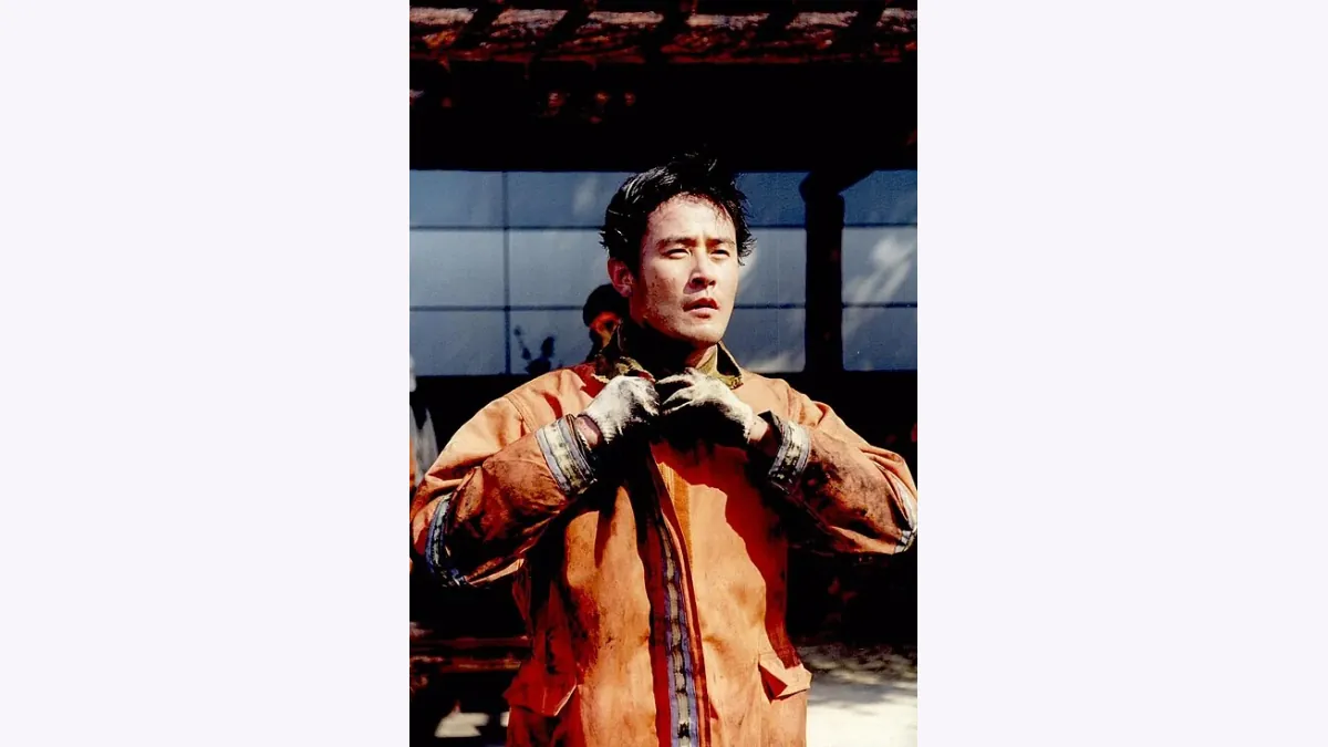 Choi Min-soo Face Reading: Cheekbones and Jaw Revealed by Strong Contrast