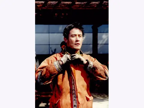 Choi Min-soo Face Reading: Cheekbones and Jaw Revealed by Strong Contrast