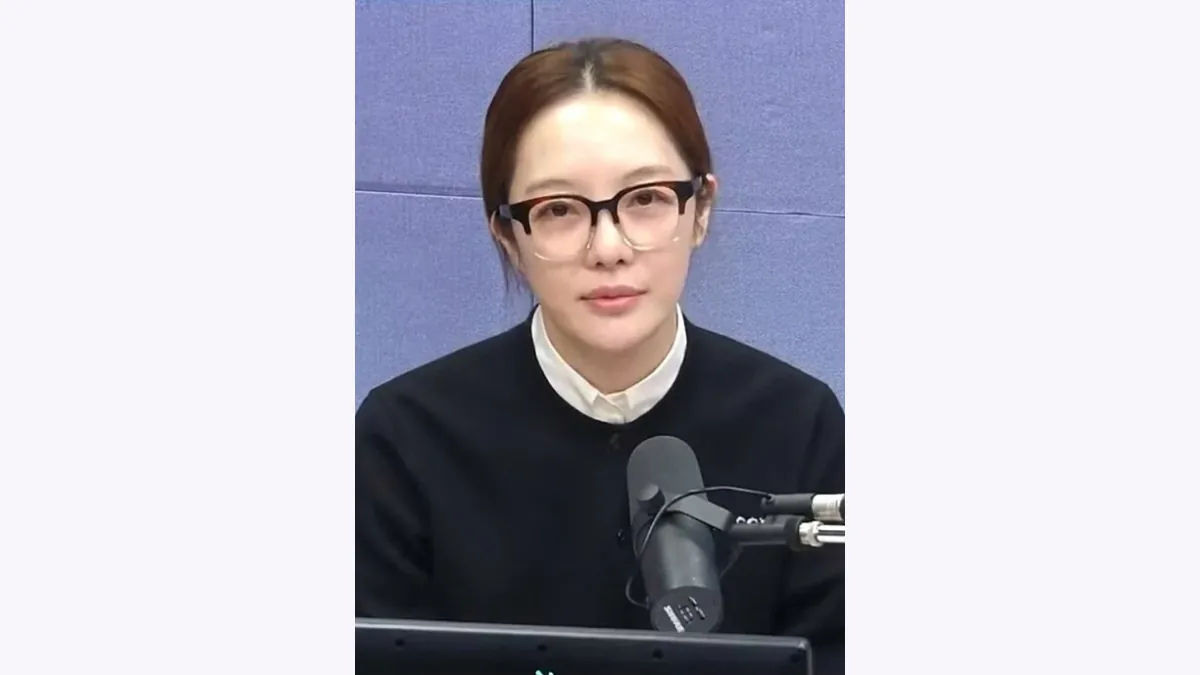 Hwang Bo-ra Face Reading: An Open Forehead and a Long Central Line