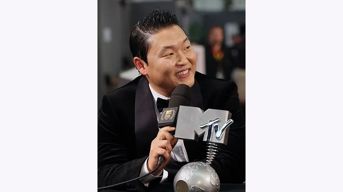 Psy Face Reading: Wide Cheeks and Narrowing Smiling Eyes