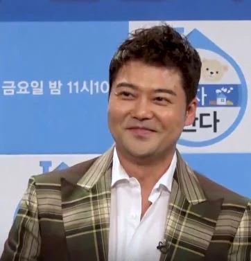 Jun Hyun-moo at a public event