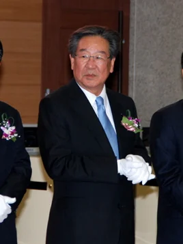 Choi Bool-am at a public event