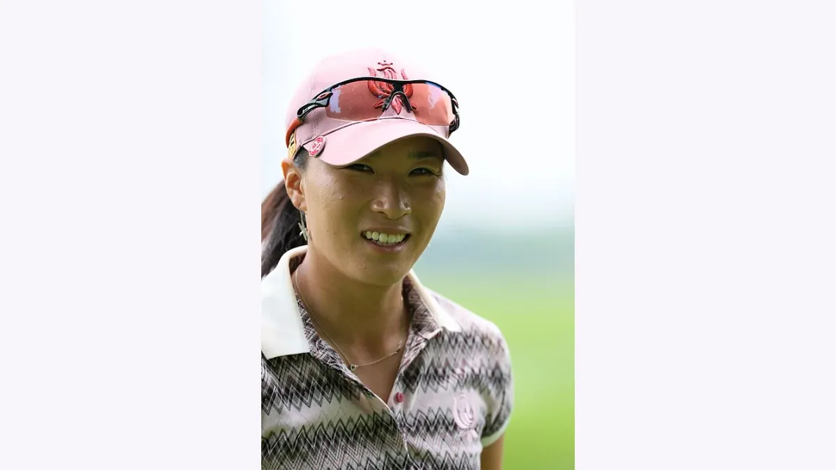 Pak Se-ri Face Reading: A Rounded Lower Face and a Wide Smile
