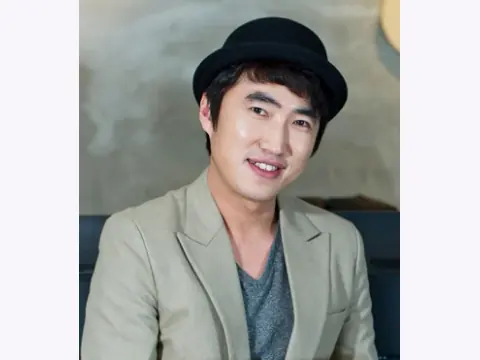 Jang Dong-min Face Reading: Thick Brows and an Angular Jawline